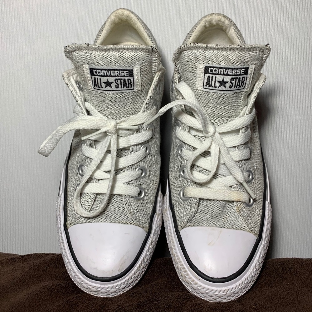 Converse grey and white